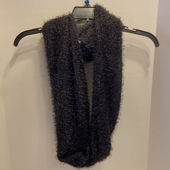 New gray loop scarf - Picture 4 of 4